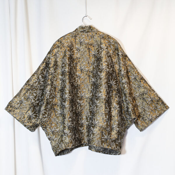 Veste oversize façon kimono. Jacquard motif jungle coloris or. Vue de dos