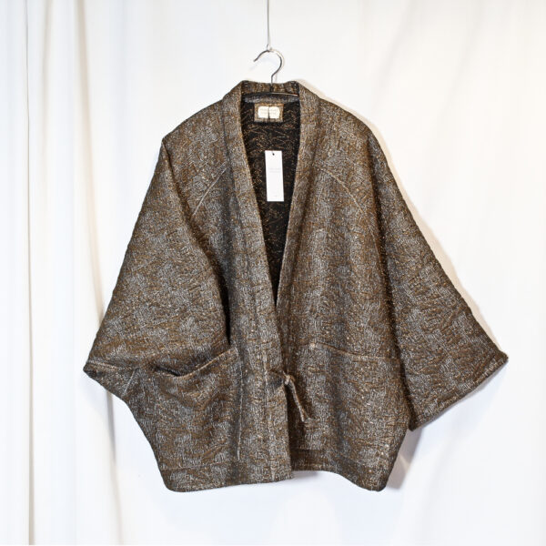 veste oversize façon kimono réalisée dans un jacquard stretch cuivré