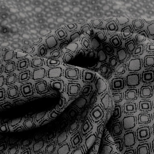 Jacquard double face gris à micro motifs de losanges, surface dense et graphique avec relief régulier.